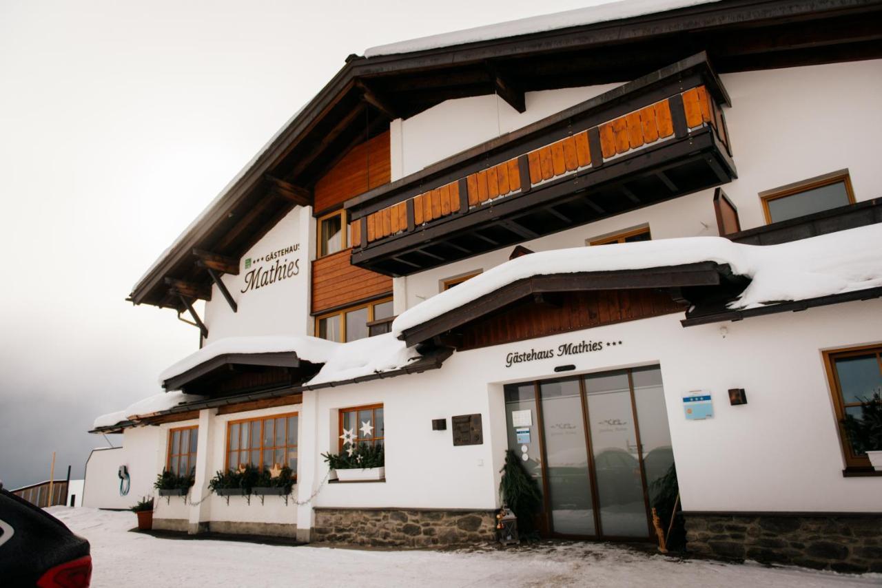 Gaestehaus Mathies Hotel Mittelberg Exterior photo