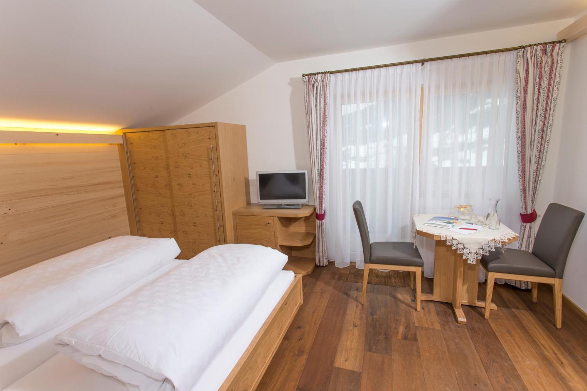 Gaestehaus Mathies Mittelberg Room photo
