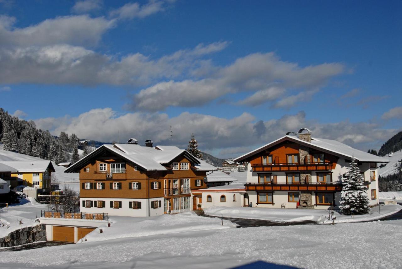 Gaestehaus Mathies Hotel Mittelberg Exterior photo